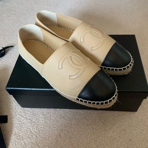 Beautiful authentic Chanel CC black beige leather espadrille NEW size 38